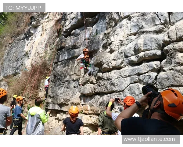 南京攀岩队技术争议引发热议攀岩爱好者的不同声音与观点碰撞 南京攀岩队技术争议引发热议攀岩爱好者的不同声音与观点碰撞