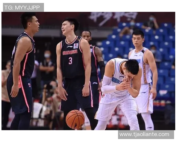 南京篮球队以52分领跑挑战赛积分榜展现强劲实力和团队合作精神